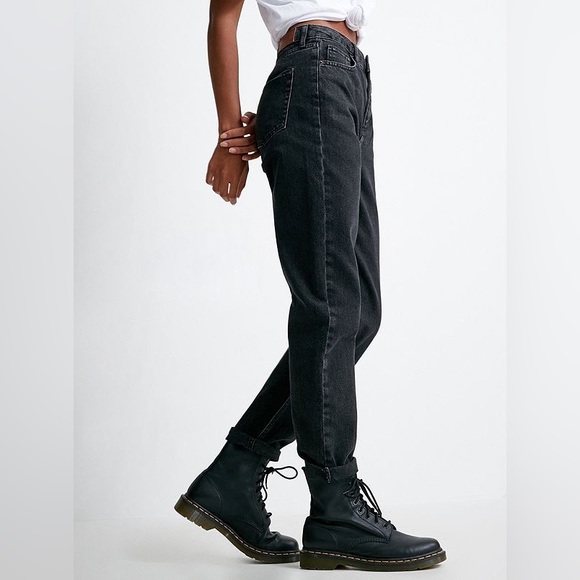 Urban Outfitters High Waisted Tapered Leg Black Mom Jeans - Picture 2 of 4